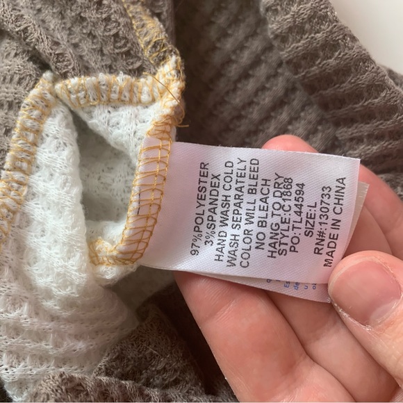 Umgee USA Pullover Tie Waist Waffle Knit Top Womens L Short Sleeve V Neck - Picture 10 of 10